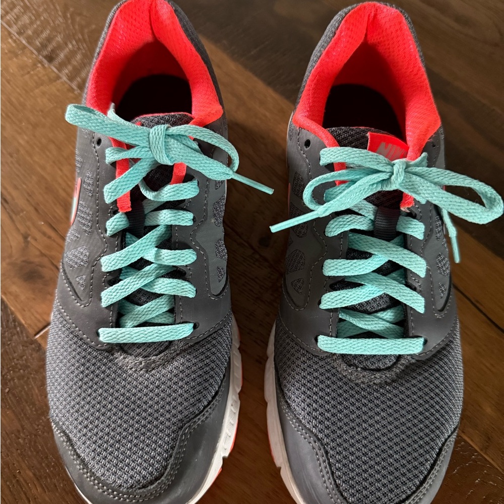 Nike Women’s Downshifter Charcoal and Coral Sneakers - Picture 2 of 9